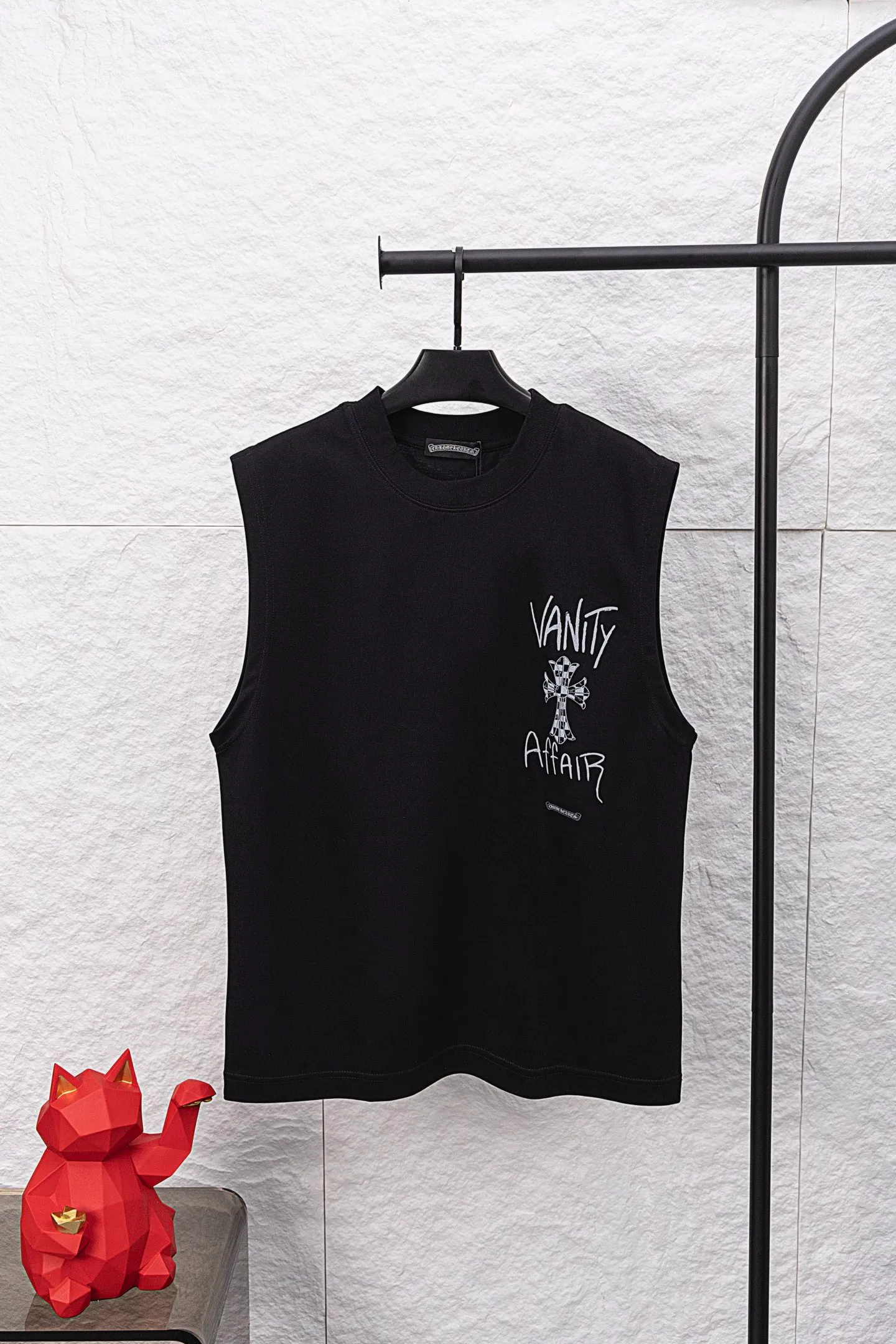 P170 Style No./F046 Chrome Hearts Chrome Hearts new vest T-shirt. The fabric is made of 280g high-quality long-staple cotton blend. It is soft and breathable while retaining the original support. Digital direct injection process is used on the front and back to restore the color of the pattern itself. Fabric: 280g. Version: loose T-shirt. Color: black and white.